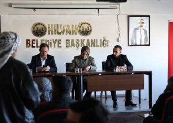 AKP’li vekil belediye kapısını kırıp toplantı aldı