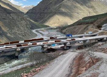 Hakkari yolundaki tünellerin açılmamasına tepki