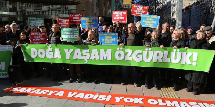 Çevreciler çevre müdürünü ‘istenmeyen adam’ ilan etti Çevreciler çevre müdürünü ‘istenmeyen adam’ ilan etti