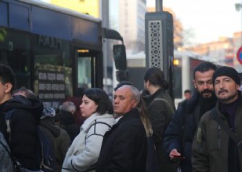 Abonman ve ücretsiz ulaşım kartı iptaline tepki
