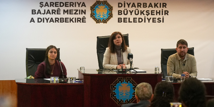 Serra Bucak: Van halkı kayyıma müsaade etmeyecektir Serra Bucak: Van halkı kayyıma müsaade etmeyecektir