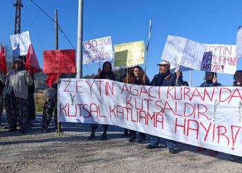 Çayırlılar ağaç kıyımına karşı şantiye kapısına dayandı