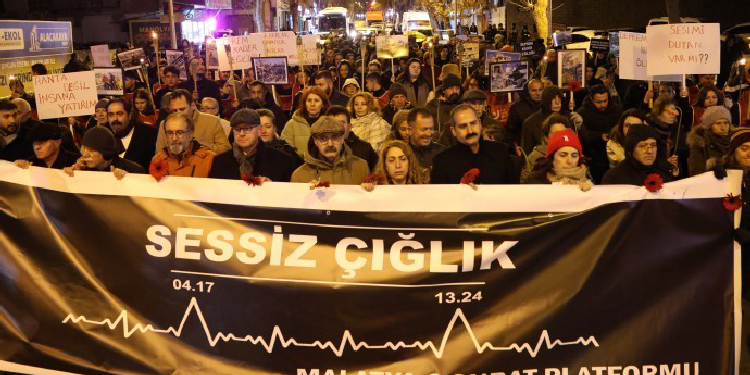 Malatya’da sesiz yürüyüş: Unutmadık, helalleşmeyeceğiz Malatya’da sesiz yürüyüş: Unutmadık, helalleşmeyeceğiz