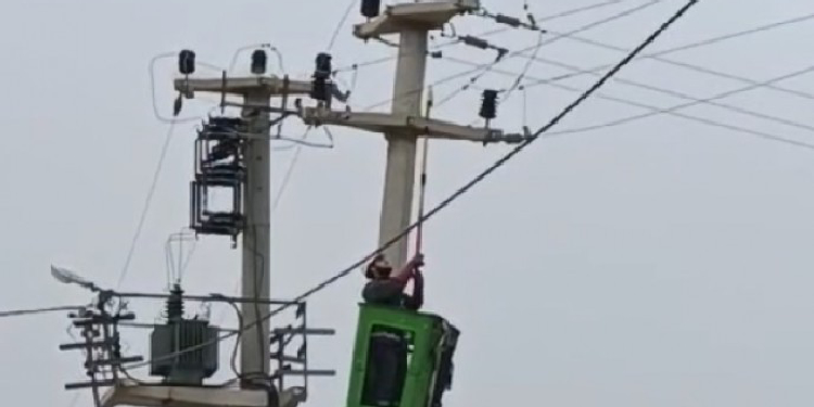 DEDAŞ trafolara el koydu, köyü elektriksiz bıraktı DEDAŞ trafolara el koydu, köyü elektriksiz bıraktı