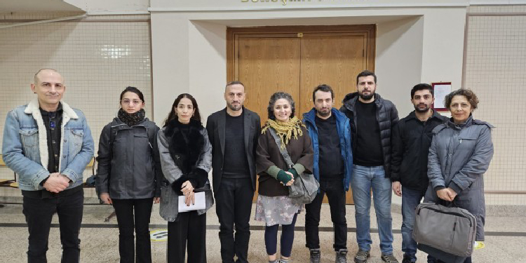 3 gazetecinin duruşması başladı 3 gazetecinin duruşması başladı