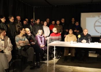 Sanatçılardan gözaltılara tepki: Suçlamalarınız hakikatin güneşinde kar gibi eriyecek