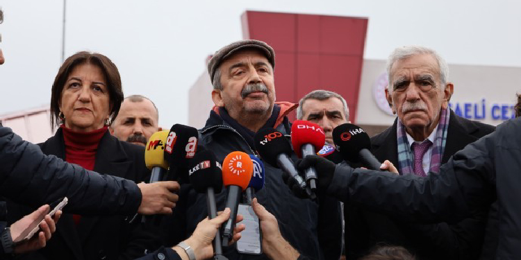 7 kişilik heyet İmralı’ya doğru yola çıktı 7 kişilik heyet İmralı’ya doğru yola çıktı