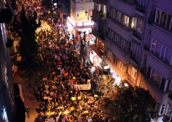 İstanbul’da Feminist Gece Yürüyüşü binlerce kadının katılımı ile yapıldı