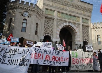 Öğrenciler: Hukuksuzluklar son bulana kadar boykota devam