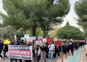 Üniversitelerde boykot sürüyor