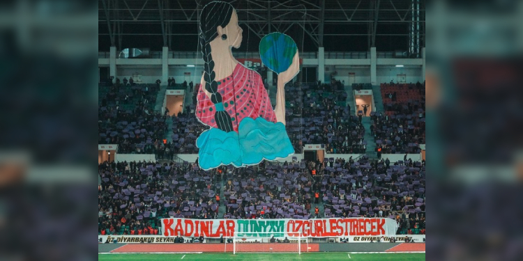 Amedspor stadyumu mora boyandı – Politika Haber