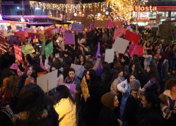 Binlerce kadın Feminist Gece Yürüyüşü’nde: Bijî tekoşîna jinan
