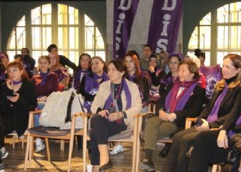 DİSK’li kadınlar 7 Mart’ta greve gidiyor: Birlikte ses yükseltelim