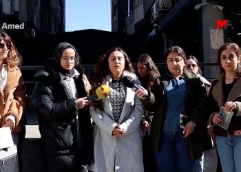 MKG, tutsak kadın gazetecilere kart gönderdi