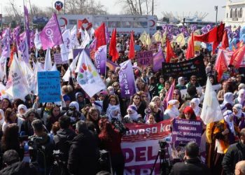 Tutsak kadınlardan 8 Mart mesajı: Yaşasın özgürlük mücadelemiz