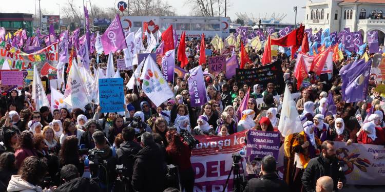 Tutsak kadınlardan 8 Mart mesajı: Yaşasın özgürlük mücadelemiz Tutsak kadınlardan 8 Mart mesajı: Yaşasın özgürlük mücadelemiz