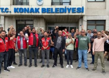 İzmir’de 2 belediyede iş bırakma eylemi