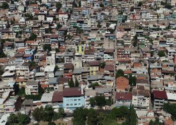 Direniş tarihiyle tanınan mahalle kentsel dönüşüm ve tarikatların hedefinde