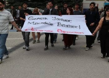 Eskişehir’de 3 öğrenci gözaltına alındı