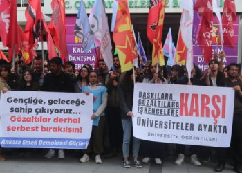 Gençlerin darp edilerek gözaltına alınması protesto edildi