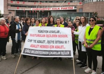 İşten çıkarılan kadınlar CHP önünde: Vazgeçmeyeceğiz