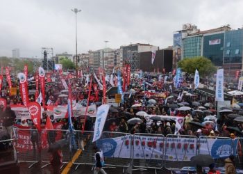 Binler Kadıköy’de 1 Mayıs mitinginde buluştu