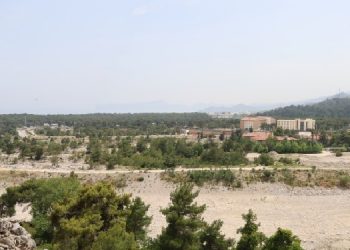 Bey Dağları’ndan Akdeniz’e zehir akıyor