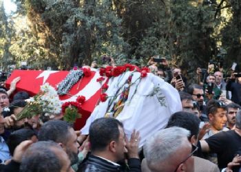 Önder’in naaşı defnedildi: Barışın elçisi ölümsüzdür