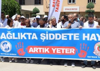 Kadın hakime erkek saldırısı: Elmacık kemiği kırıldı Kadın hakime erkek saldırısı: Elmacık kemiği kırıldı