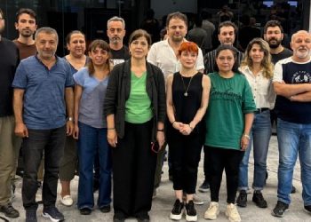 HDK Eşsözcüsü eylemdeki KRT TV çalışanlarını ziyaret etti