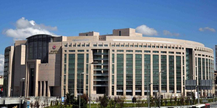 İstanbul’da dolandırıcılık iddiası: Yüzlerce kadın “duygu sömürüsü” ile kandırıldı