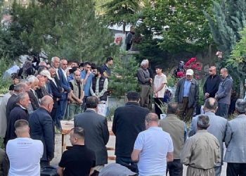 Birçok kentte mezarlık ziyaretleri