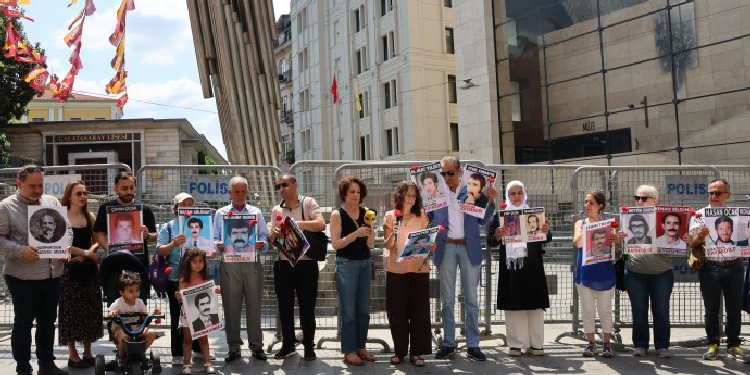 Cumartesi Anneleri 1055’inci haftada Nurettin Çur’un akıbetini sordu Cumartesi Anneleri 1055’inci haftada Nurettin Çur’un akıbetini sordu