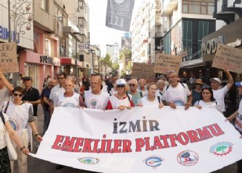 Emekliler hakları için sokağa çıktı