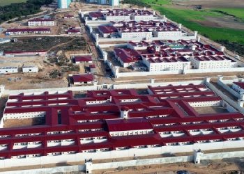 Gardiyanlar eşarbın bağlanışını beğenmedi görüşü engelledi