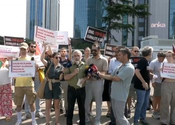 İsrail Konsolosluğu önünde gazetecilerden eylem