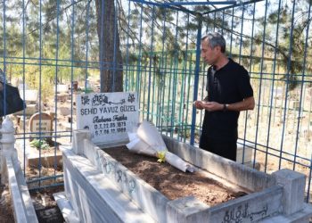 33 yıllık tutsaklığın ardından kardeşinin mezarına ziyaret