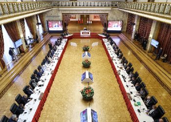 Komisyon yarınki toplantısını erteledi