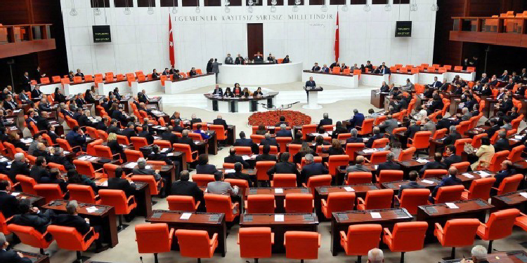 DEM Parti ‘sahte diploma’ için Meclis araştırması istedi DEM Parti ‘sahte diploma’ için Meclis araştırması istedi