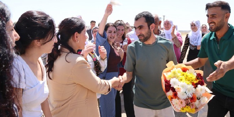 İnfazı 6 ay ertelenen hasta tutsak Varışlı tahliye edildi İnfazı 6 ay ertelenen hasta tutsak Varışlı tahliye edildi