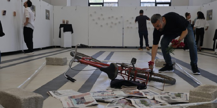 JİTEM’in katlettiği gazeteci Deniz anısına seramik sergisi açıldı JİTEM’in katlettiği gazeteci Deniz anısına seramik sergisi açıldı