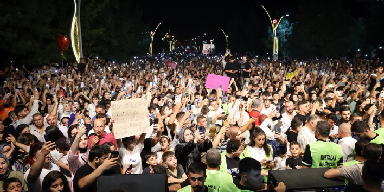 On binler şölenlerde bir araya geldi: Devlet de bir an önce adım atsın On binler şölenlerde bir araya geldi: Devlet de bir an önce adım atsın