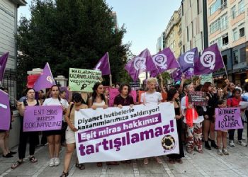 Diyanet hutbesine tepki: Kadınlar etkin mücadele vermeli