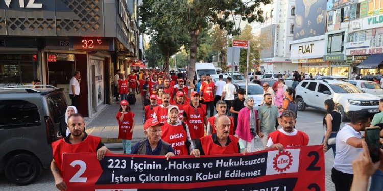 223 işçinin direnişi sürüyor: İrade gaspı tüm ülkenin sorunu 223 işçinin direnişi sürüyor: İrade gaspı tüm ülkenin sorunu