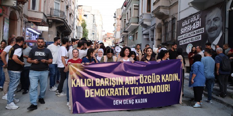 DEM Parti Genç Kadın Meclisi: Barış bir talep değil haktır DEM Parti Genç Kadın Meclisi: Barış bir talep değil haktır