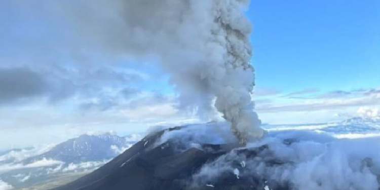 Deprem tetikledi: Yanardağ 450 yıl sonra aktifleşti Deprem tetikledi: Yanardağ 450 yıl sonra aktifleşti