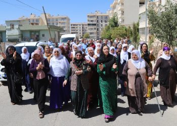 HPG’li Gündüz’ün taziyesine kitlesel ziyaret HPG’li Gündüz’ün taziyesine kitlesel ziyaret