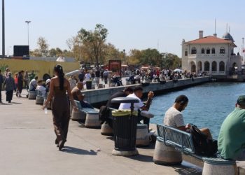 Kadıköy’de sokağın nabzı: Komisyon Öcalan ile görüşsün
