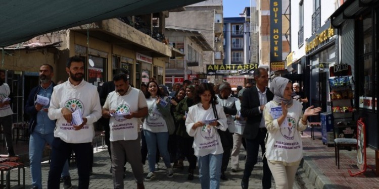 Van’da 17 Eylül’deki yürüyüş için bildiri dağıtıldı Van’da 17 Eylül’deki yürüyüş için bildiri dağıtıldı