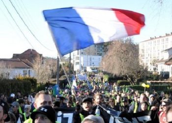 Fransa’da Macron’a karşı “her şeyi durdurma” eylemleri başladı